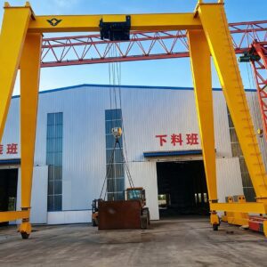 Rail-free rubber tyred gantry crane moving materials in outdoor yard
