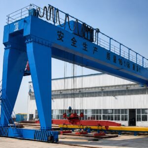Semi gantry crane operating on elevated runway beam and ground rail